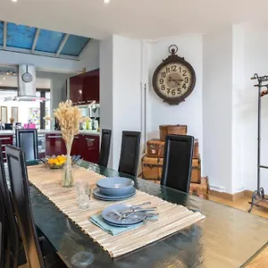 https://3-bedroom-apartment-quai-des-grands-augustins.fr-paris.fr